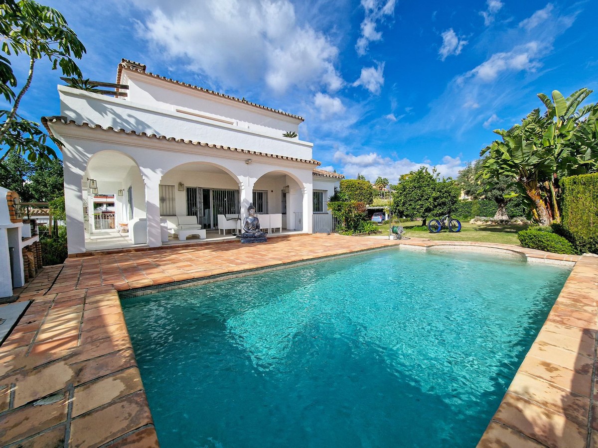 Nueva Milla de Oro, Estepona