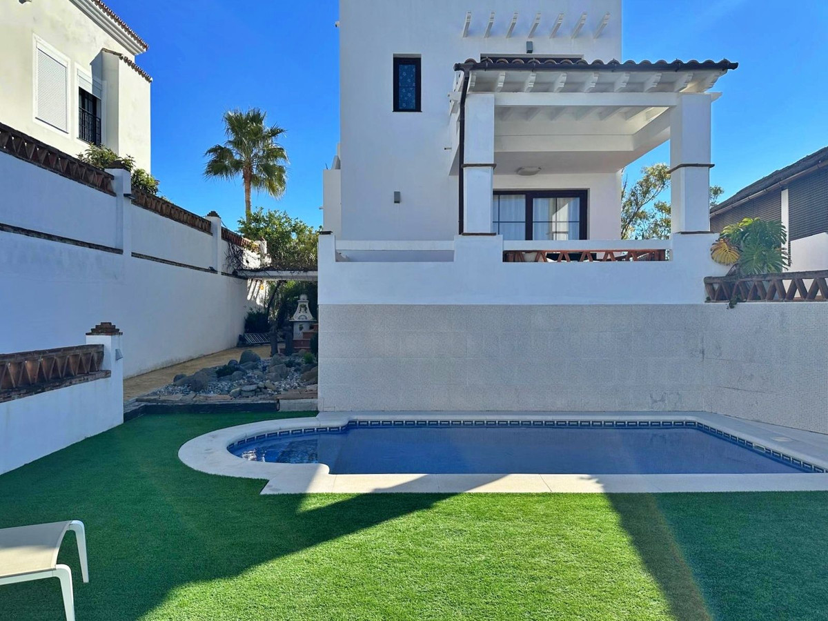 Nueva Milla de Oro, Estepona