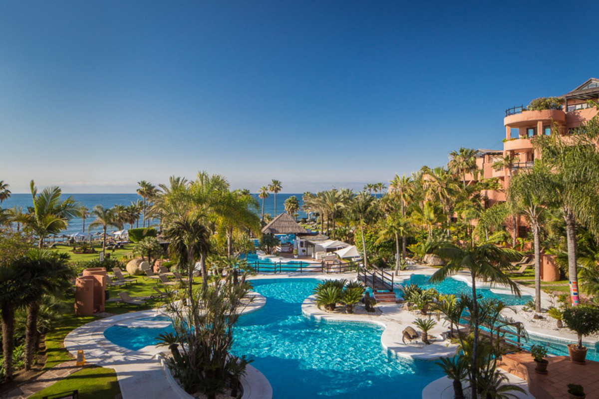 Nueva Milla de Oro, Estepona